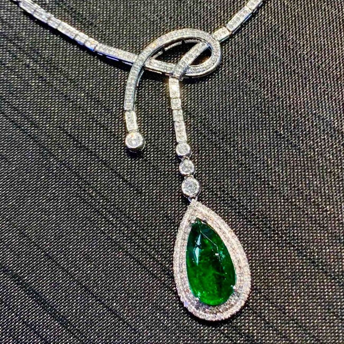 14k Gold 1.82 Ct Vivid Green Natural Emerald & Diamond Necklace - 3