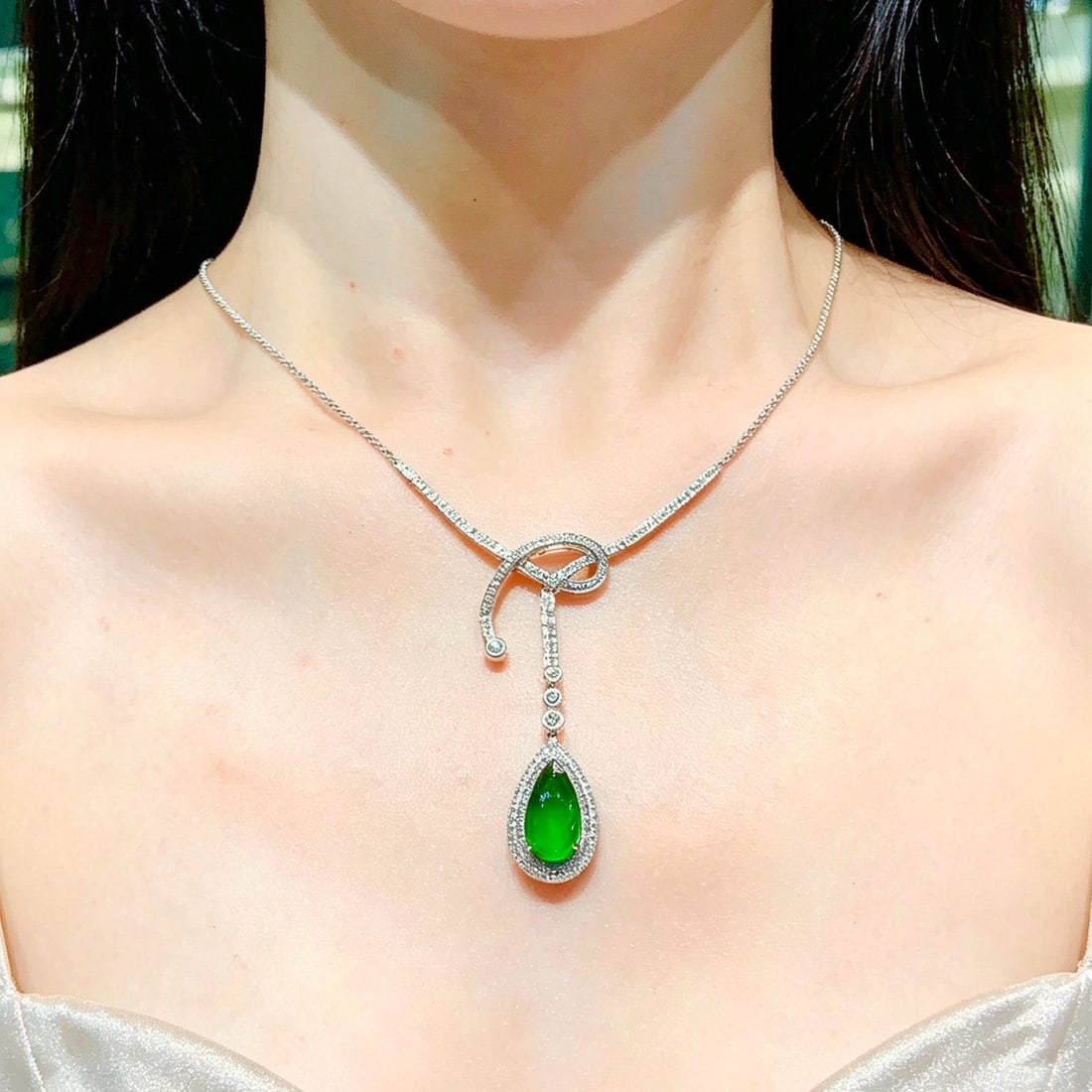 14k Gold 1.82 Ct Vivid Green Natural Emerald & Diamond Necklace - 5