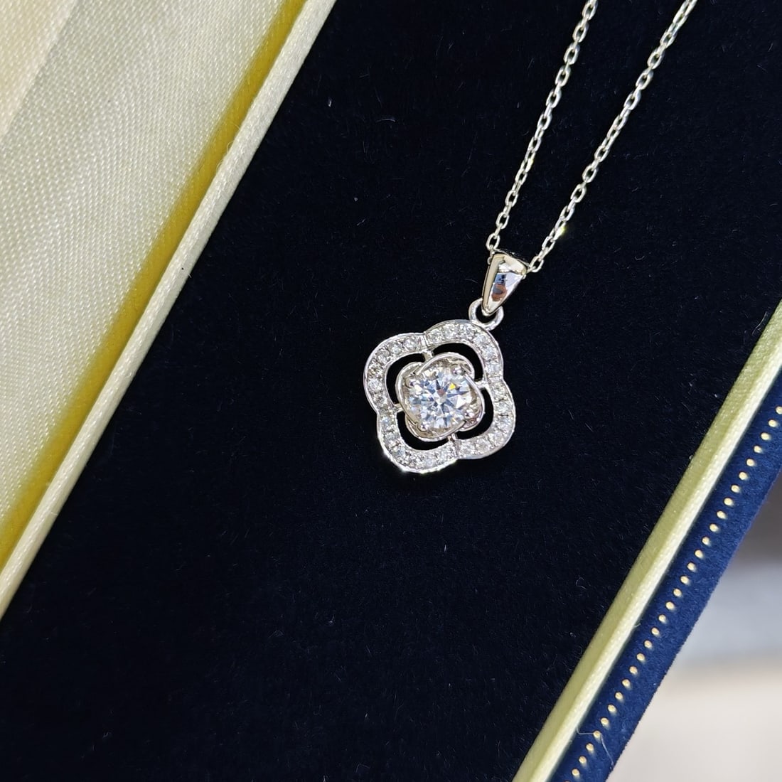 Gia Certified 14k Gold 0.3 Ct Natural D Si2 Round Diamond Pendant( Without Chain ) - 2