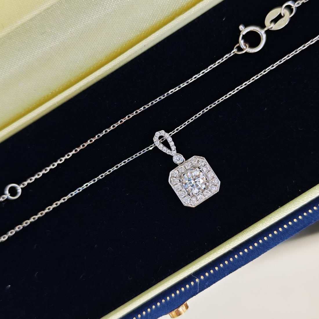 Gia Certified 14k Gold 0.30 Ct Natural G Si2 3ex Round Diamond Pendant( Without Chain ): Ref:231176281gold // content:14k // goldmain // gemstone:diamondcertified:giashape:roundcarat // weight:0. 30ct // clarity // grade:si2color:gtreatment:naturalcut // grade:exadjacent // gemstone // 2