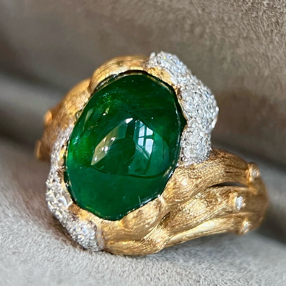 14k Gold 4.85 Ctw Vivid Green Natural Emerald & Diamond Ring - 2