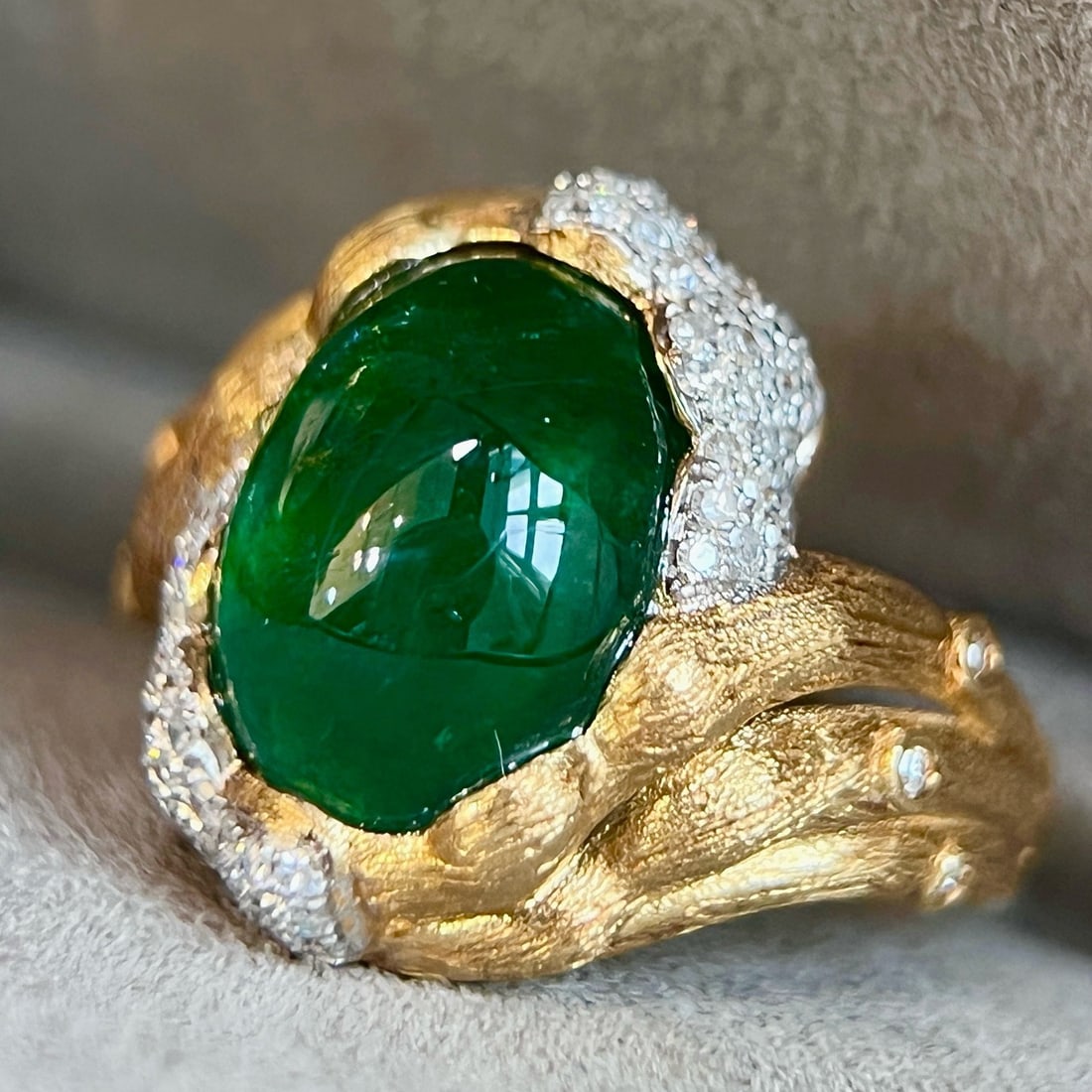 14k Gold 4.85 Ctw Vivid Green Natural Emerald & Diamond Ring - 3