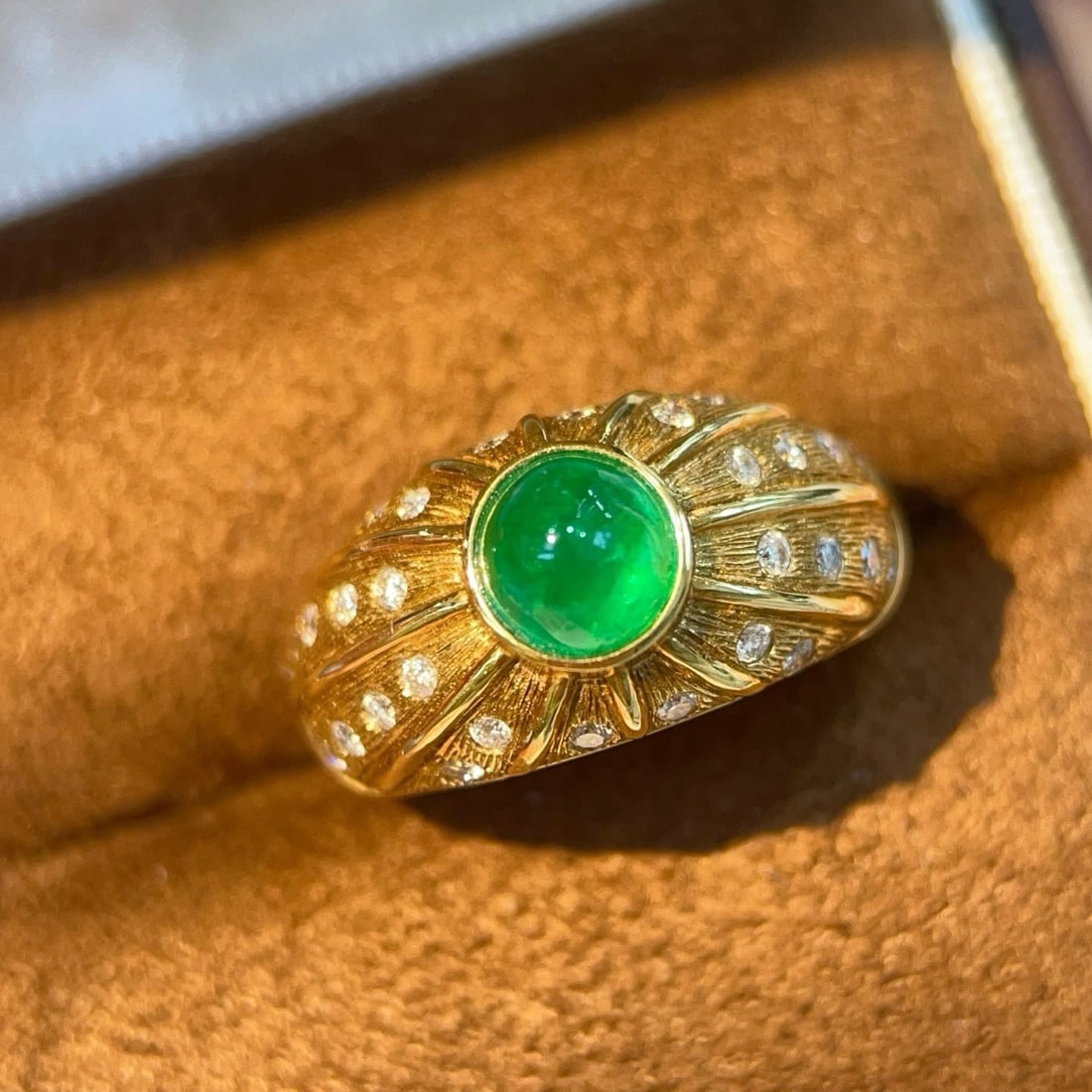 14k Gold 1.84 Ctw Vivid Green Natural Emerald & Diamond Ring: Ref:231176293gold // content:14k // goldring // size:7. 25usmain // gemstone:emeraldshape:roundcarat // weight:1. 45ct // color:vivid // greentreatment:naturalcut // grade:gadjacent // gemstone // 2 /