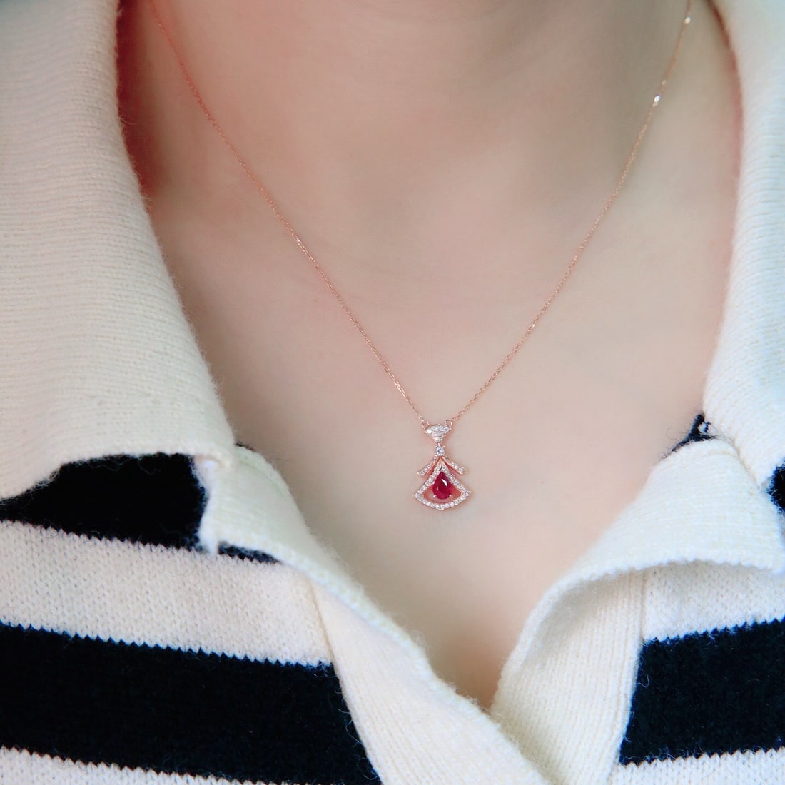 14k Gold 0.53 Ctw Vivid Red Natural Ruby & Diamond Necklace - 3