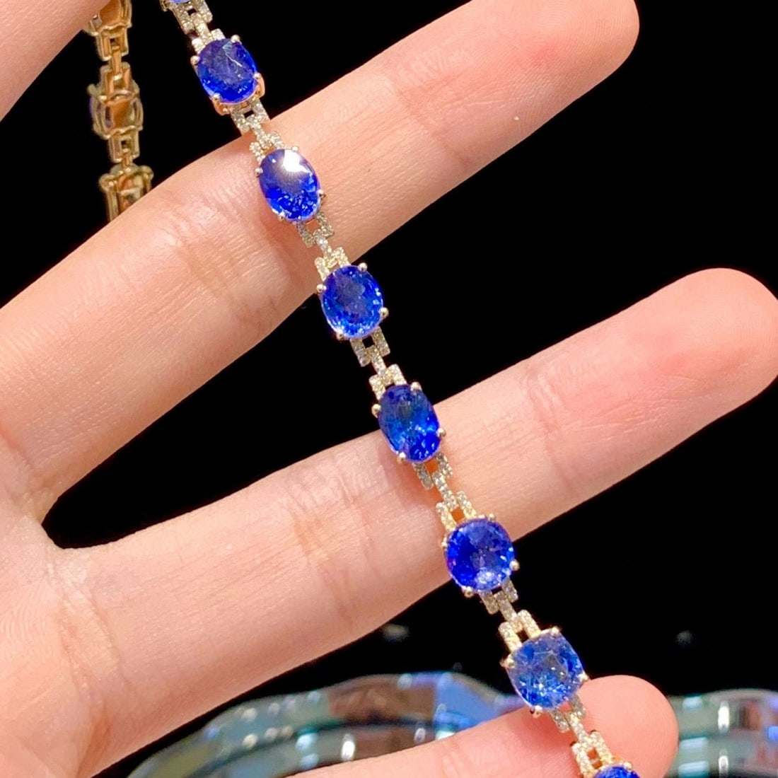 14k Gold 13.01 Ct Natural Sapphire & Diamond Bracelet: Ref:231176296gold // content:14k // goldmain // gemstone:sapphireshape:ovalcarat // weight:13. 01ct // color:cornflower // bluetreatment:naturaladjacent // gemstone // 2 // : // diamondshape:roundclar