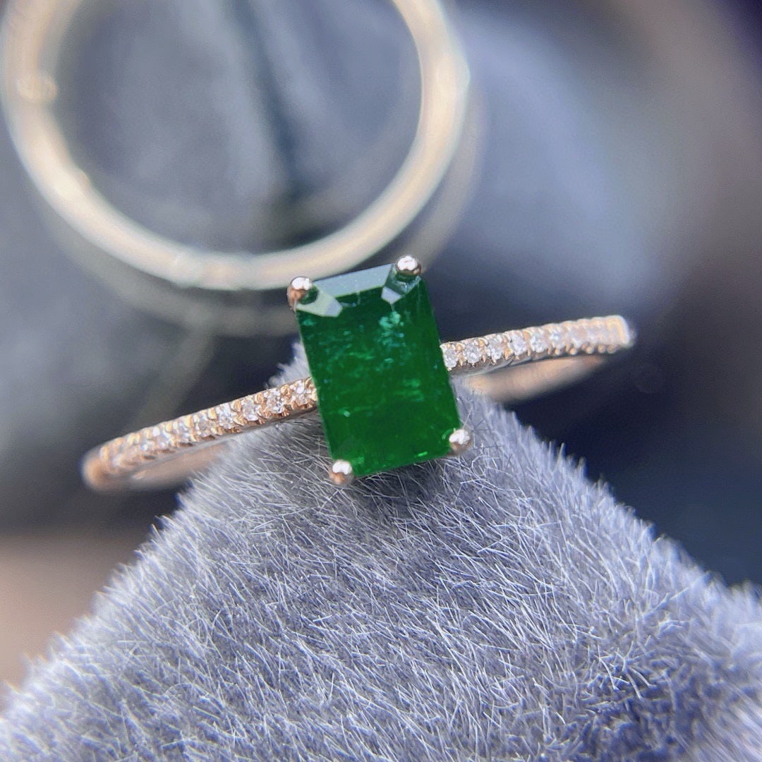 14k Gold 0.9 Ct Natural Emerald & Diamond Ring: Ref:231176300gold // content:14k // goldring // size:7. 25usmain // gemstone:emeraldshape:octagonalcarat // weight:0. 9ct // color:greentreatment:naturaladjacent // gemstone // 2 // : //
