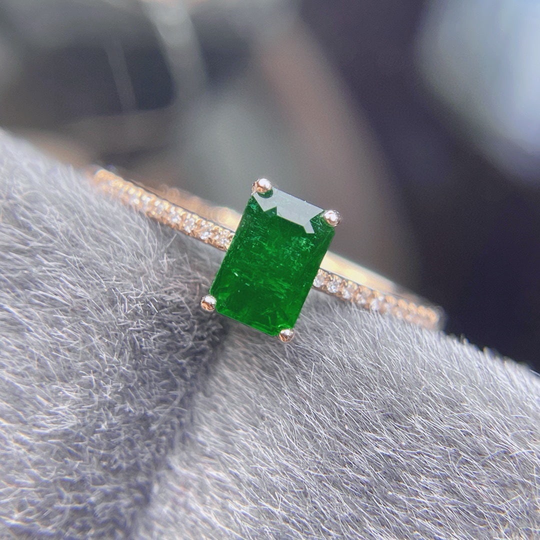 14k Gold 0.9 Ct Natural Emerald & Diamond Ring - 3