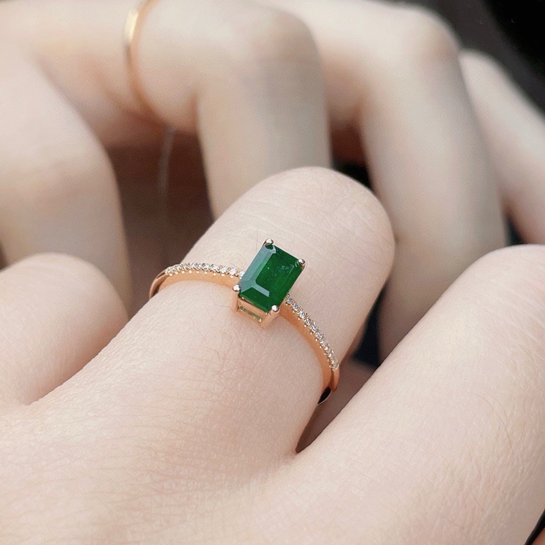 14k Gold 0.9 Ct Natural Emerald & Diamond Ring - 4