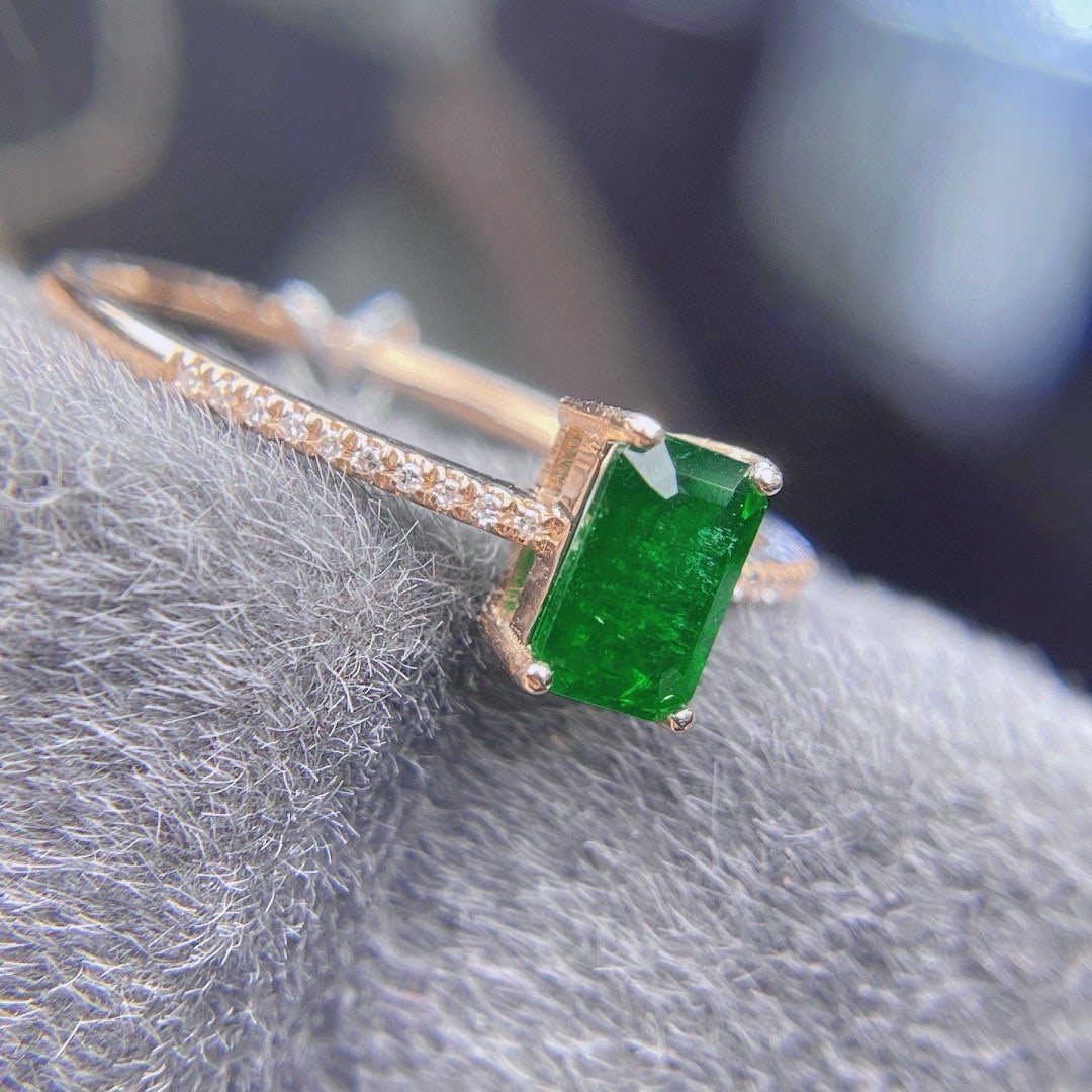 14k Gold 0.9 Ct Natural Emerald & Diamond Ring - 6