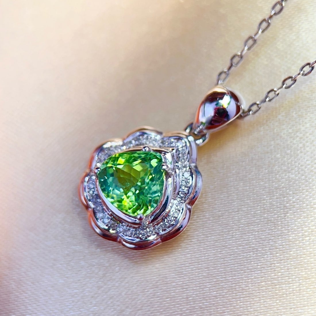 14k Gold 1.66 Ctw Natural Tourmaline & Diamond Pendant( Without Chain ): Ref:231176309gold // content:14k // goldmain // gemstone:tourmalineshape:pearcarat // weight:1. 55ct // color:greentreatment:naturaladjacent // gemstone // 2 // : // diamondnumber // of //