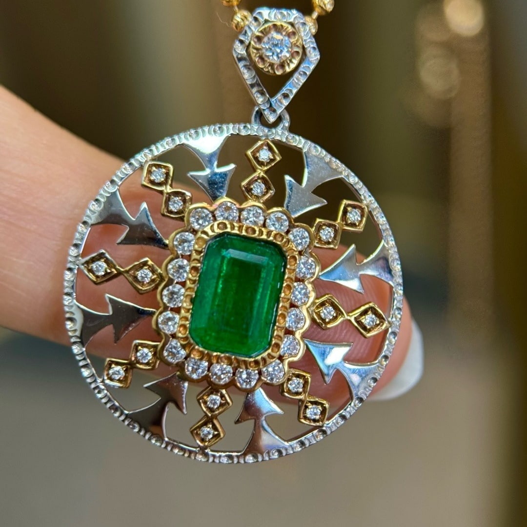 14k Gold 1.85 Ctw Vivid Green Natural Emerald & Diamond Pendant( Without Chain ) - 4