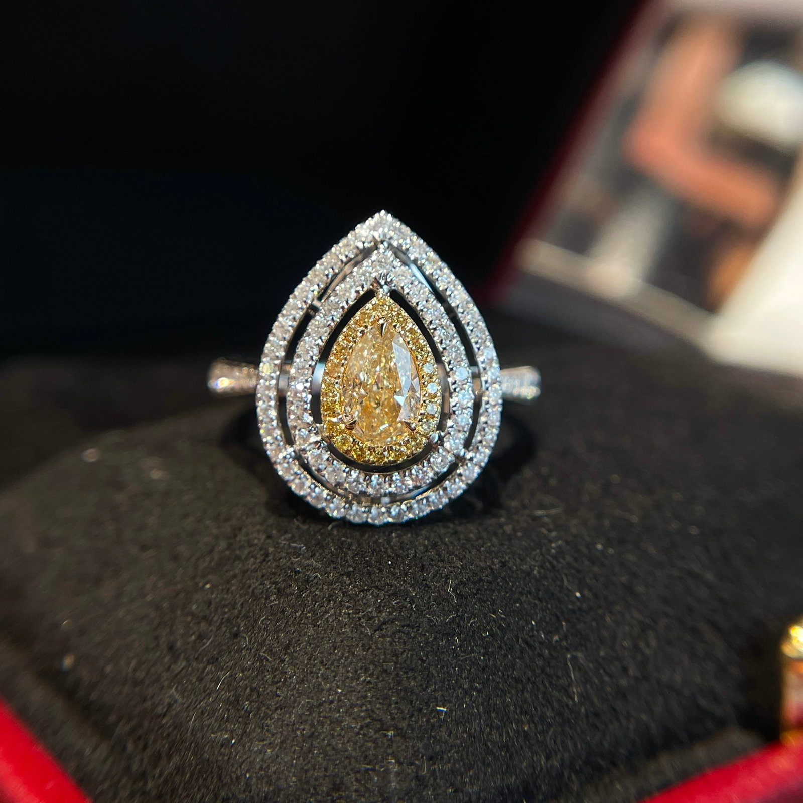 14k Gold 0.90 Ctw Natural Yellow Diamond & Diamond Ring - 2