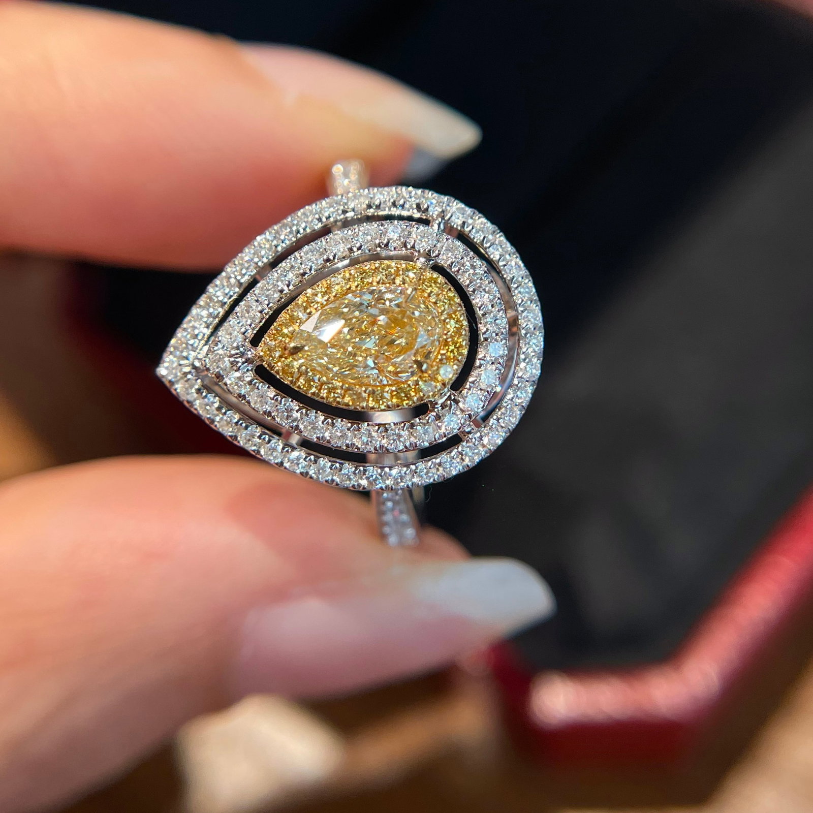 14k Gold 0.90 Ctw Natural Yellow Diamond & Diamond Ring - 3