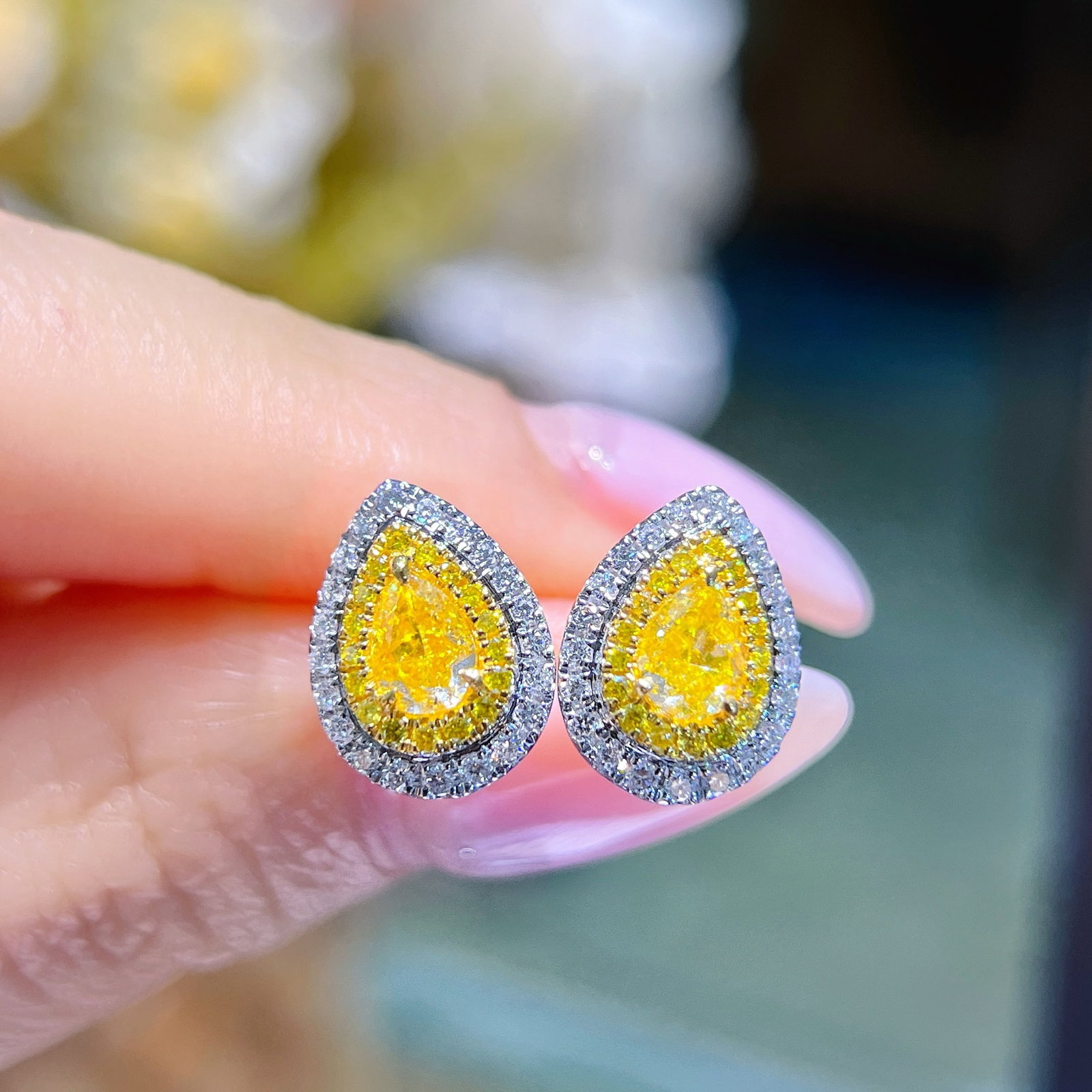 14k Gold 0.94 Ctw Natural Yellow Diamond & Diamond Earrings: Ref:231176322gold // content:14k // goldmain // gemstone:yellow // diamondshape:pearcarat // weight:0. 64ct // color:yellowtreatment:naturaladjacent // gemstone // 2 // : // diamondshape:roundcarat //