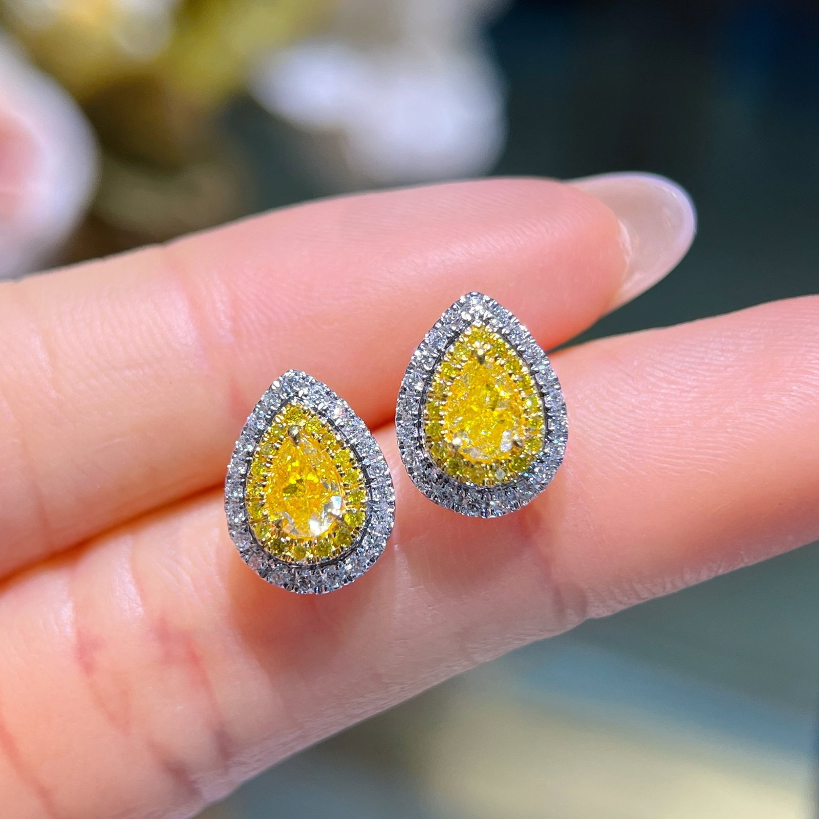 14k Gold 0.94 Ctw Natural Yellow Diamond & Diamond Earrings - 4