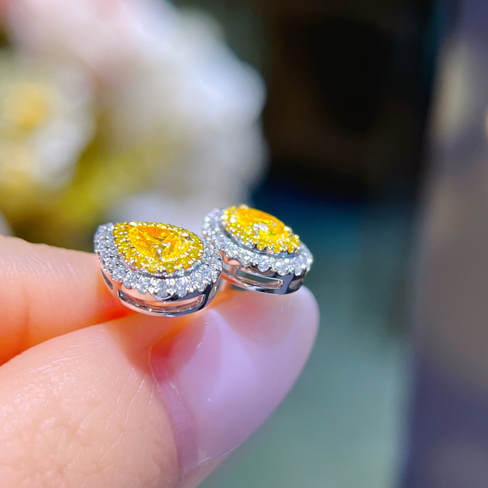 14k Gold 0.94 Ctw Natural Yellow Diamond & Diamond Earrings - 5