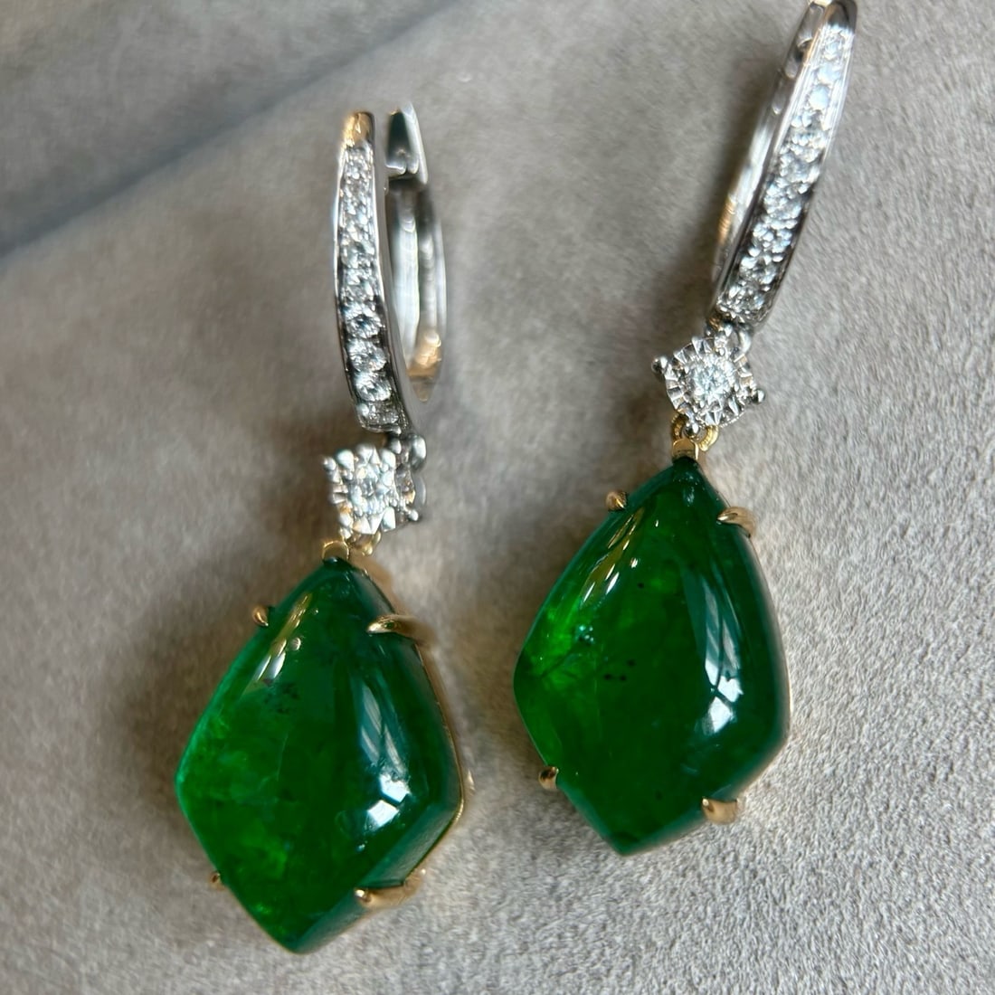 14k Gold 17.12 Ctw Natural Emerald & Diamond Earrings: Ref:231176334gold // content:14k // goldmain // gemstone:emeraldshape:othercarat // weight:16. 92ct // color:greentreatment:naturaladjacent // gemstone // 2 // : // diamondshape:roundcarat // weight:0