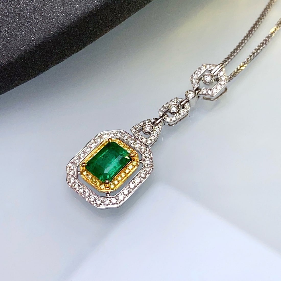 14k Gold 1.55 Ct Vivid Green Natural Emerald & Diamond Pendant( Without Chain ) - 4