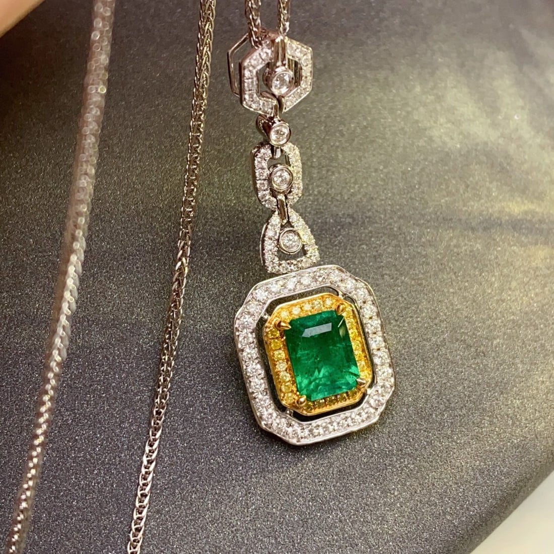 14k Gold 1.55 Ct Vivid Green Natural Emerald & Diamond Pendant( Without Chain ) - 5
