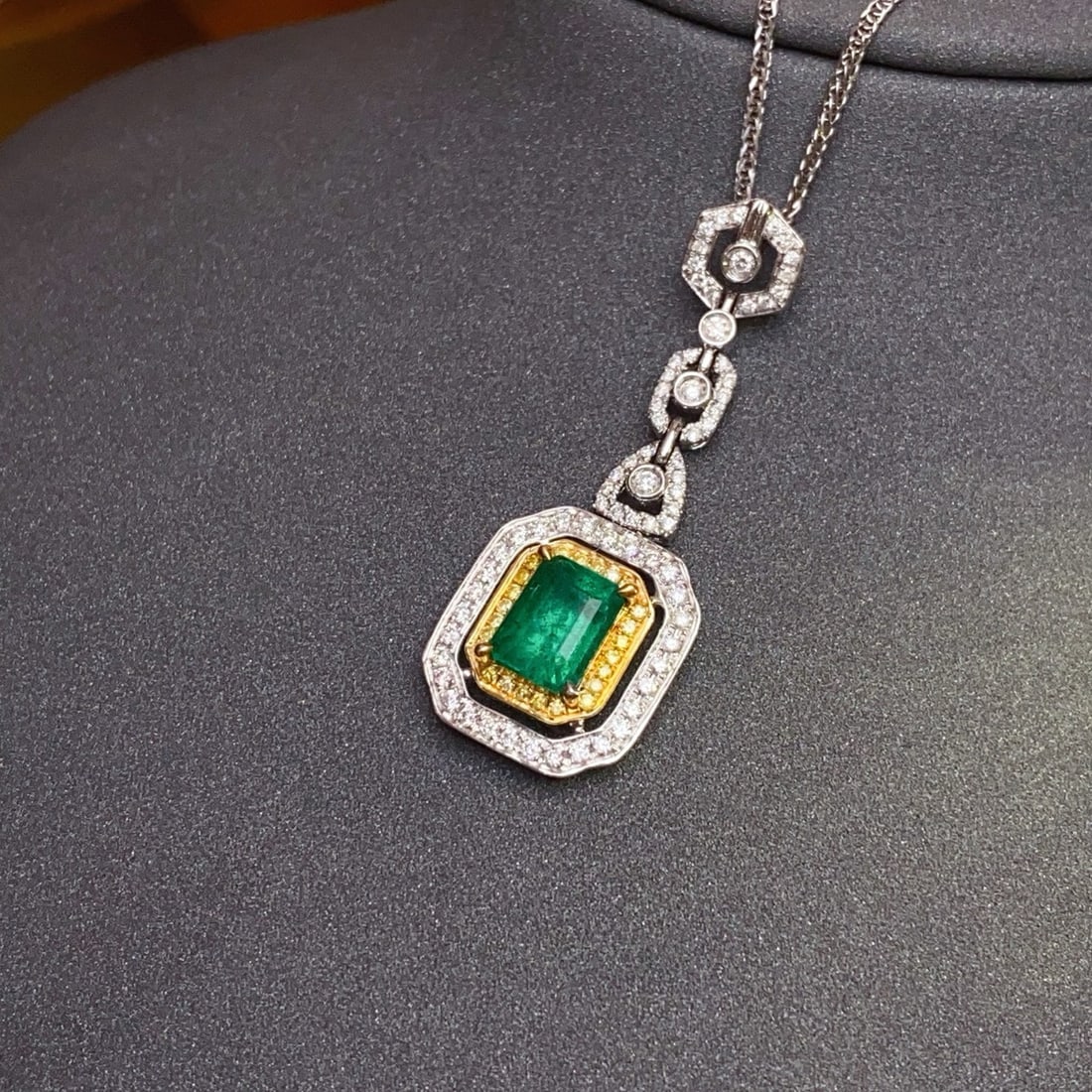 14k Gold 1.55 Ct Vivid Green Natural Emerald & Diamond Pendant( Without Chain ) - 6