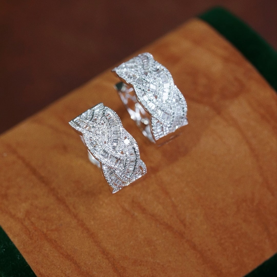 14k Gold 0.80 Ct Natural H Diamond Earrings: Ref:231176340gold // content:14k // goldmain // gemstone:diamondshape:multiplecarat // weight:0. 80ct // clarity // grade:vs-sicolor:htreatment:natural Condition: New Low Estimate: 5900.00 High Estima