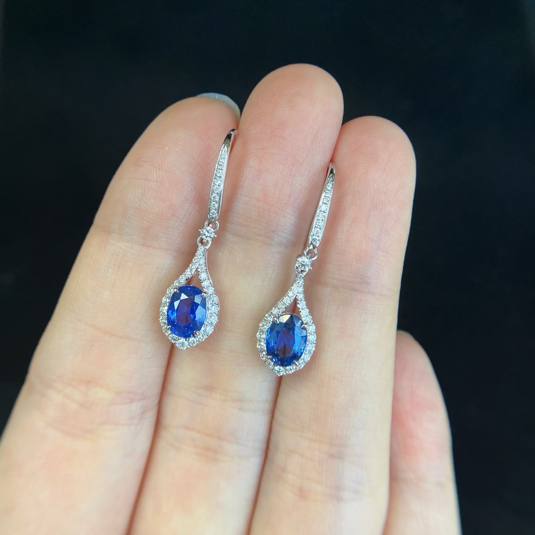 14k Gold 2.78 Ctw Natural Sapphire & Diamond Earrings: Ref:231176341gold // content:14k // goldmain // gemstone:sapphireshape:ovalcarat // weight:2. 31ct // color:cornflower // bluetreatment:naturaladjacent // gemstone // 2 // : // diamondshape:roundcarat