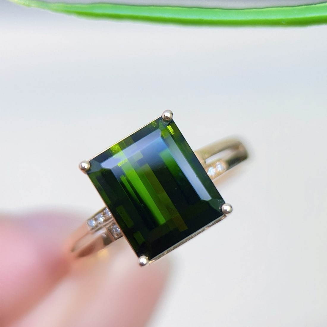 14k Gold 4.47 Ctw Natural Tourmaline & Diamond Ring: Ref:231176359gold // content:14k // goldring // size:7. 25usmain // gemstone:tourmalineshape:octagonalcarat // weight:4. 45ct // color:greentreatment:naturaladjacent // gemstone // 2 // : // diamondnu