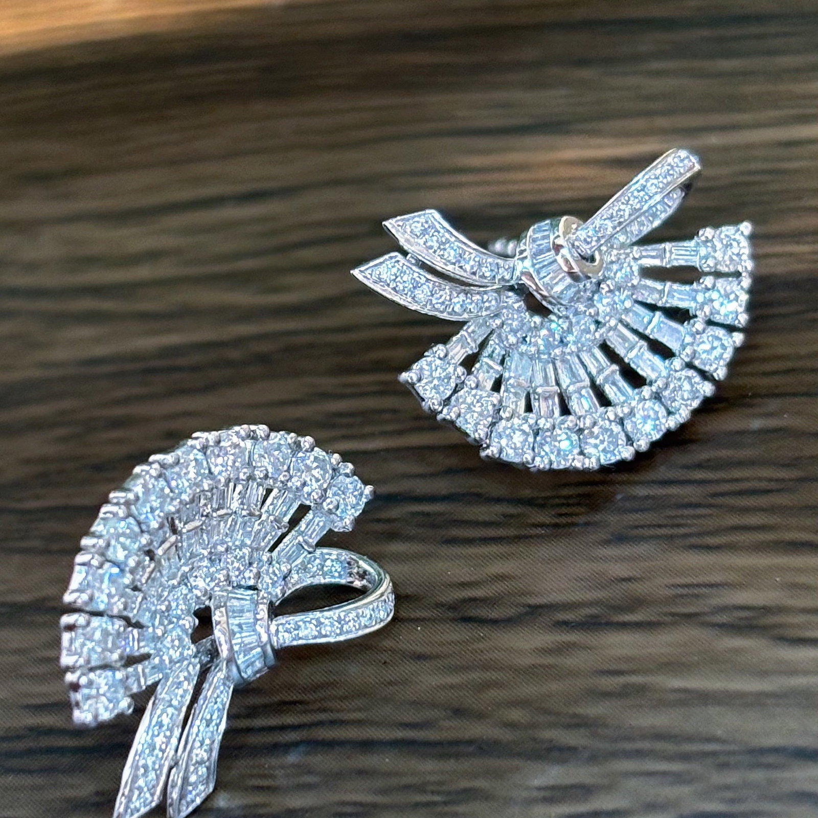 14k Gold 1.3 Ct Natural H Diamond Earrings: Ref:231176360gold // content:14k // goldmain // gemstone:diamondshape:multiplecarat // weight:1. 3ct // clarity // grade:vs-sicolor:htreatment:natural Condition: New Low Estimate: 2900.00 High