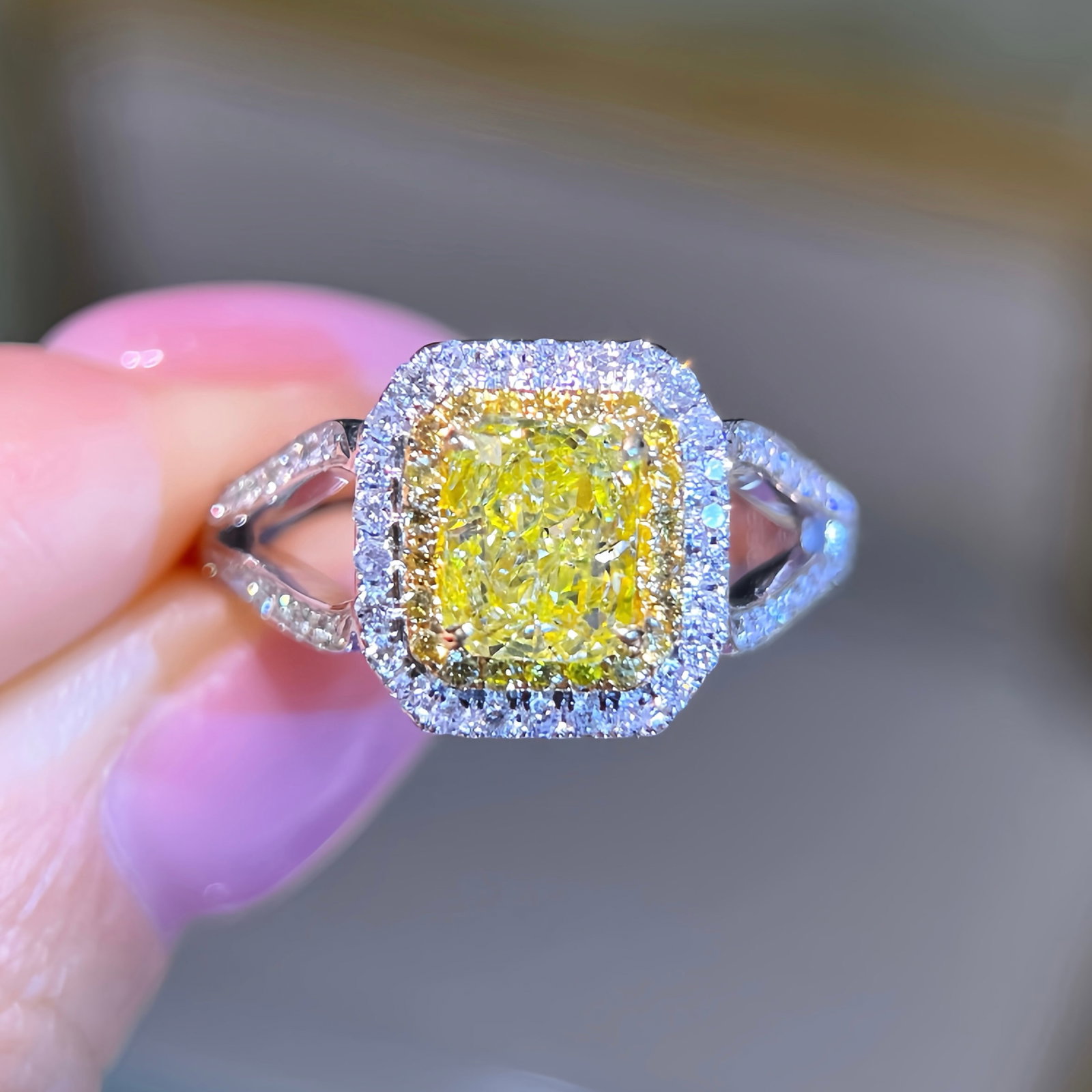 14k Gold 1.50 Ctw Natural Yellow Diamond & Diamond Ring: Ref:231176362gold // content:14k // goldring // size:7. 25usmain // gemstone:yellow // diamondshape:cushioncarat // weight:1. 01ct // color:yellowtreatment:naturaladjacent // gemstone // 2 // : // dia