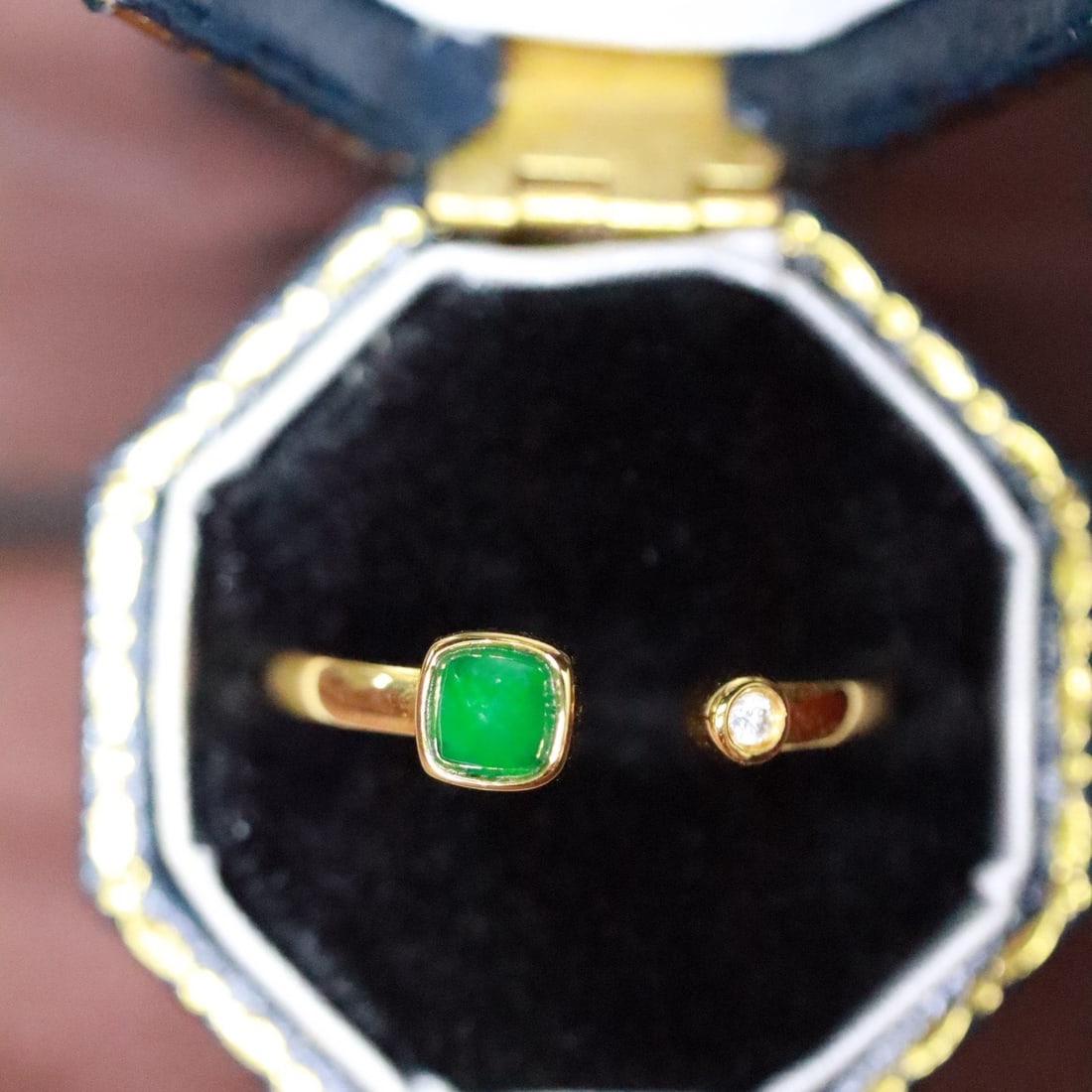 14k Gold 0.27 Ctw Natural Emerald & Diamond Ring: Ref:231176371gold // content:14k // goldring // size:7. 25usmain // gemstone:emeraldshape:sugar-loafcarat // weight:0. 25ct // color:greentreatment:naturaladjacent // gemstone // 2 // : //