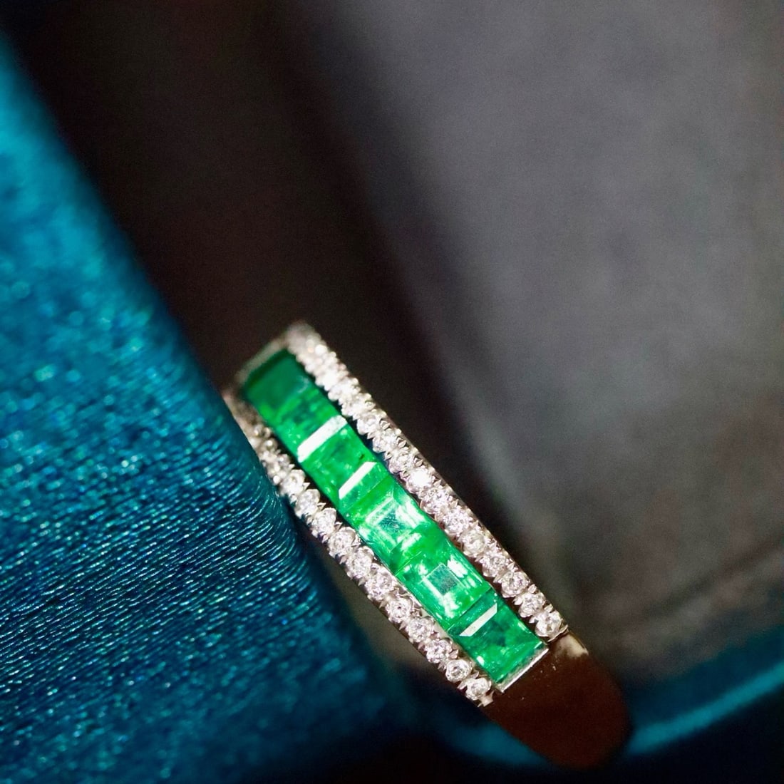 14k Gold 0.71 Ctw Natural Emerald & Diamond Ring - 3