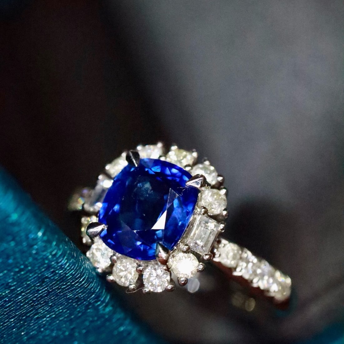 14k Gold 2.56 Ctw Natural Sapphire & Diamond Ring - 2