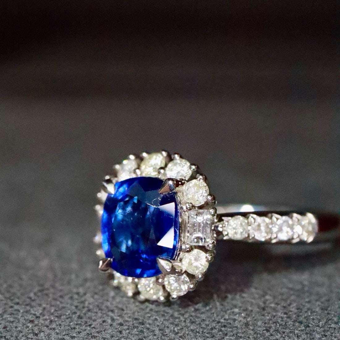 14k Gold 2.56 Ctw Natural Sapphire & Diamond Ring - 3