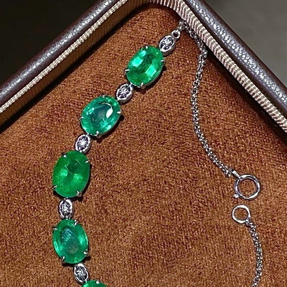 14k Gold 6.35 Ct Natural Emerald & Diamond Bracelet - 4