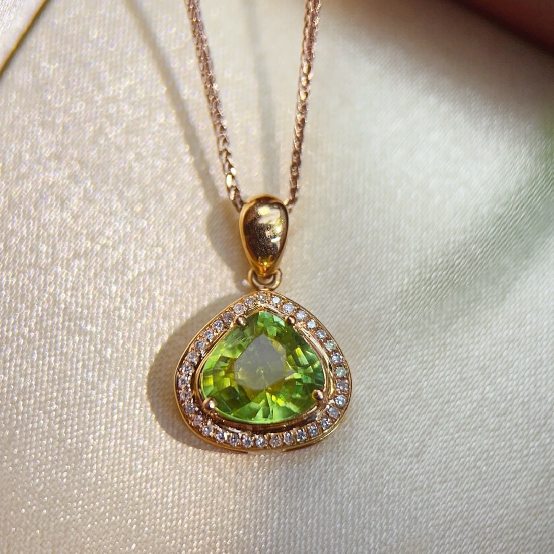 14k Gold 1.75 Ctw Natural Tourmaline & Diamond Pendant( Without Chain ): Ref:231176376gold // content:14k // goldmain // gemstone:tourmalineshape:pearcarat // weight:1. 65ct // color:greentreatment:naturaladjacent // gemstone // 2 // : // diamondnumber // of //