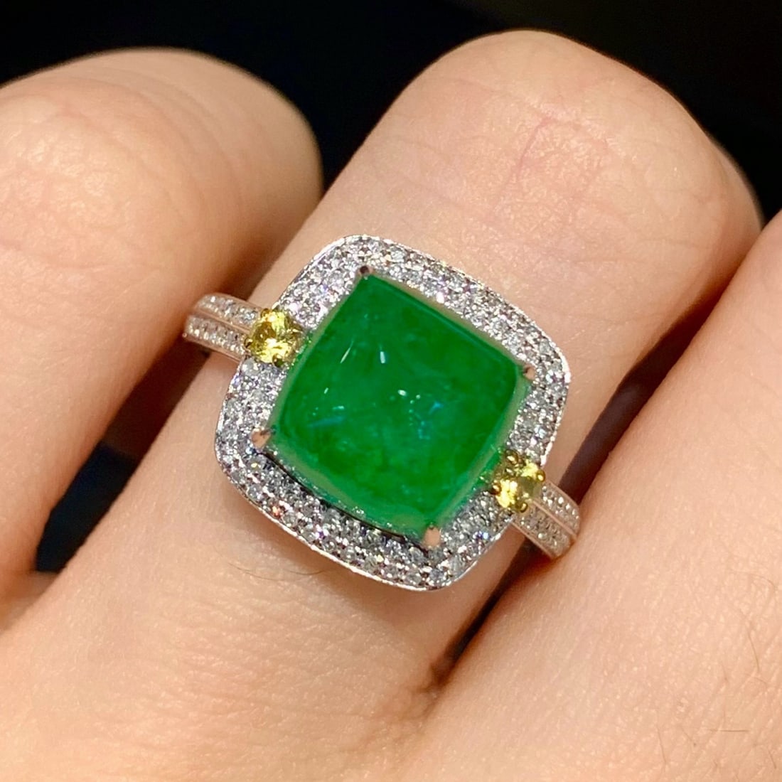14k Gold 3.9 Ct Natural Emerald & Diamond Ring - 2