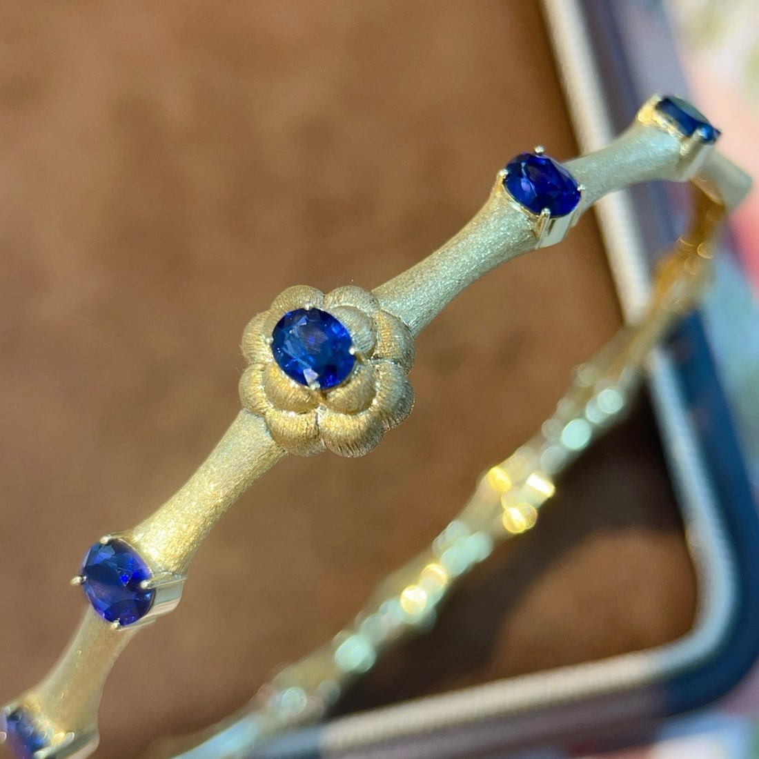 14k Gold 2.35 Ct Natural Sapphire Bangle - 2