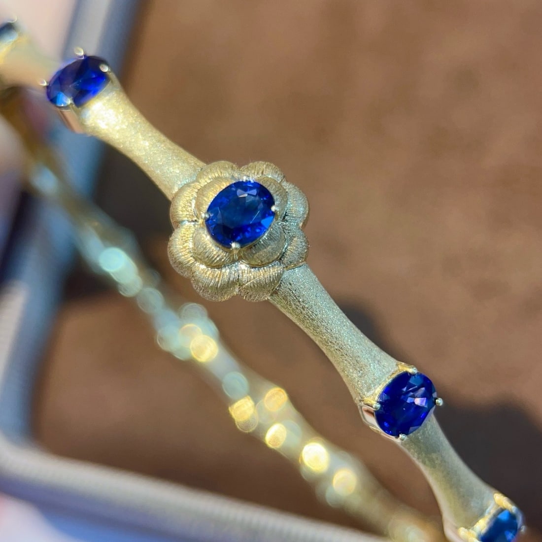 14k Gold 2.35 Ct Natural Sapphire Bangle - 3