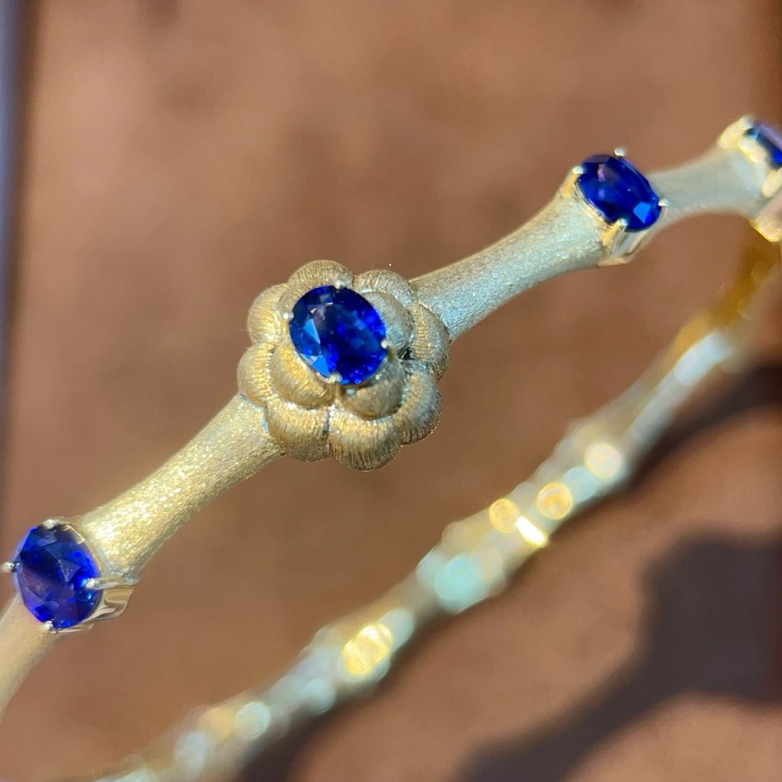 14k Gold 2.35 Ct Natural Sapphire Bangle - 4