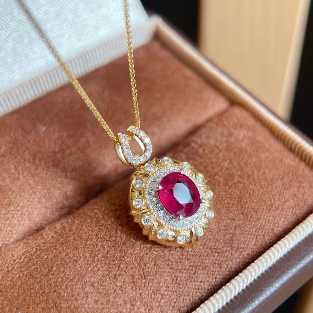 14k Gold 1.3 Ct Natural Ruby & Diamond Necklace: Ref:231176392gold // content:14k // goldmain // gemstone:rubyshape:ovalcarat // weight:1. 3ct // color:redtreatment:naturaladjacent // gemstone // 2 // : // diamondshape:roundclarity // grade:vs-sicol