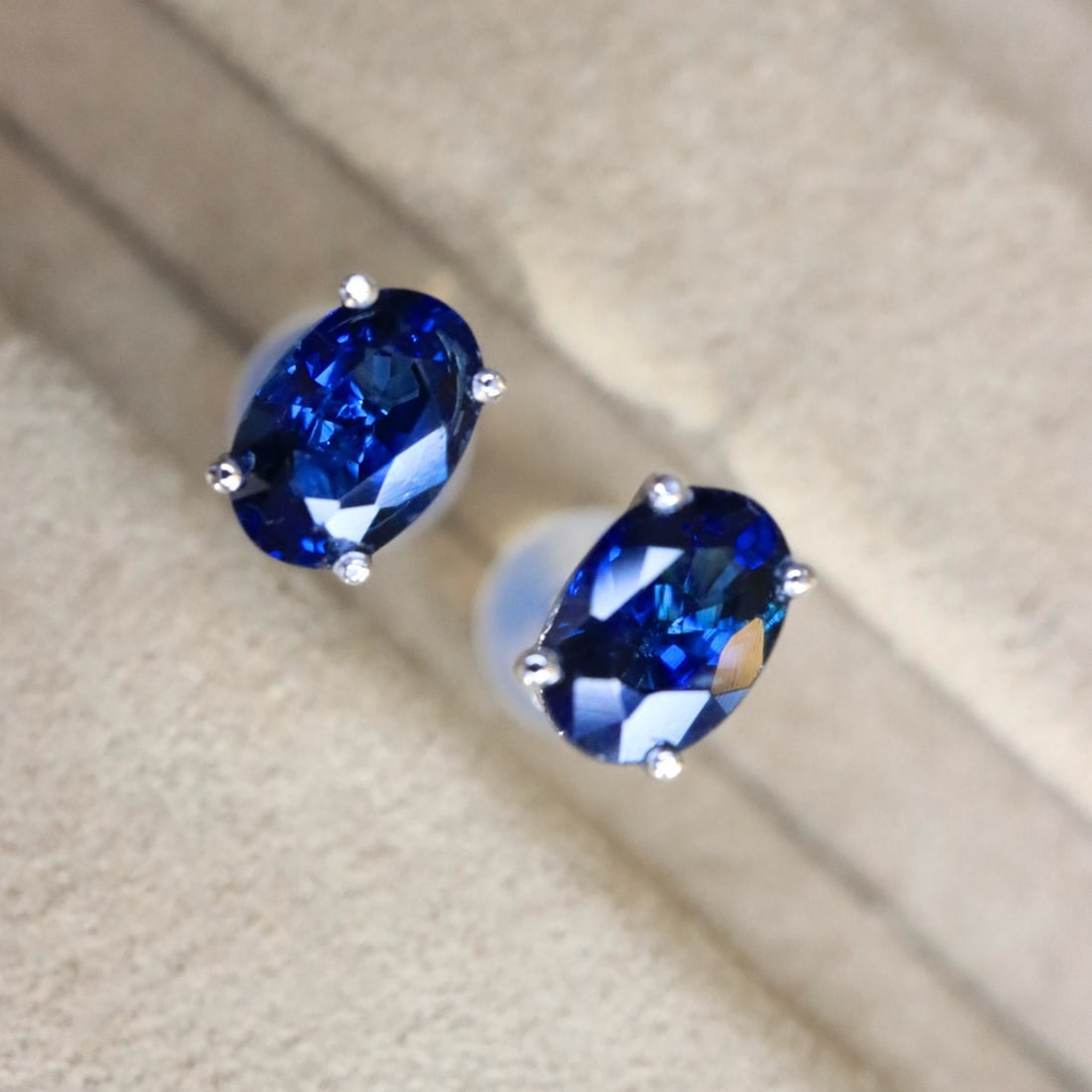 14k Gold 1.23 Ct Natural Sapphire Earrings: Ref:231176398gold // content:14k // goldmain // gemstone:sapphireshape:ovalcarat // weight:1. 23ct // color:bluetreatment:natural High Estimate: 3300 Low Estimate: 2200 Condition: New