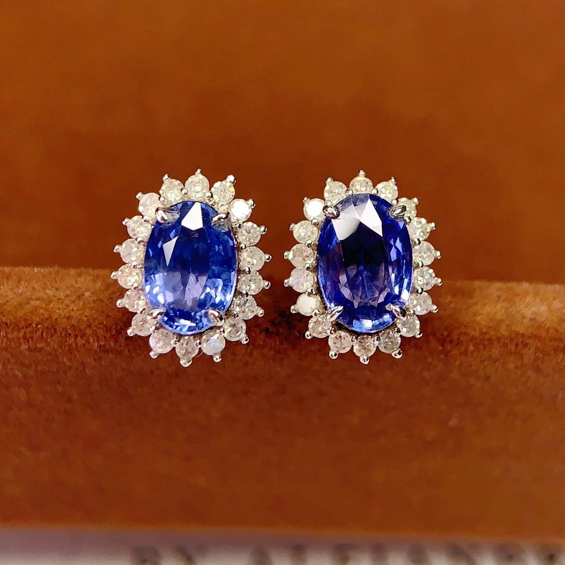 14k Gold 1.6 Ct Natural Sapphire & Diamond Earrings: Ref:231176413gold // content:14k // goldmain // gemstone:sapphireshape:ovalcarat // weight:1. 6ct // color:bluetreatment:naturaladjacent // gemstone // 2 // : // diamondnumber // of //