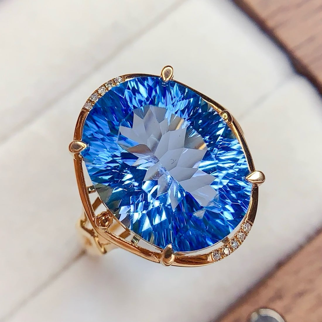 14k Gold 10.45 Ct Natural Topaz & Diamond Ring - 5