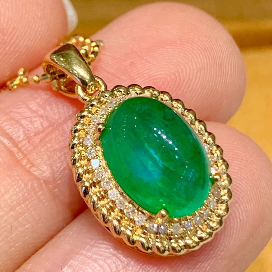 14k Gold 3 Ct Natural Emerald & Diamond Pendant( Without Chain ): Ref:231176419gold // content:14k // goldmain // gemstone:emeraldshape:ovalcarat // weight:3ct // color:greentreatment:naturaladjacent // gemstone // 2 // : // diamondshape:roundclarity // grade:vs-sic