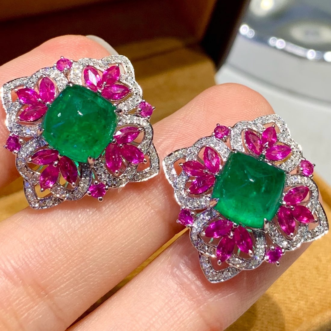 14k Gold 6.5 Ct Natural Emerald & Diamond Earrings - 3