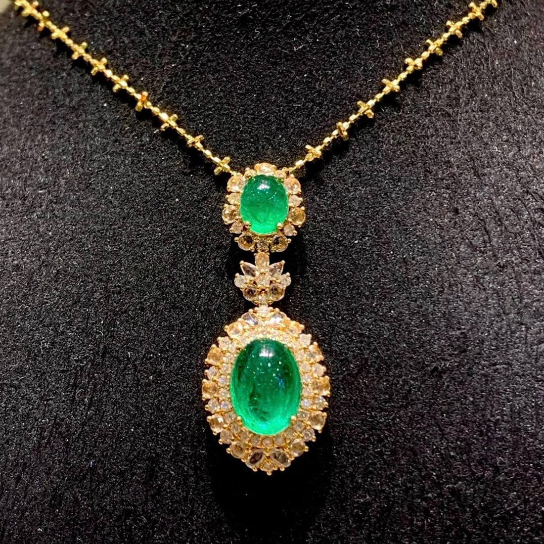 14k Gold 2.65 Ct Natural Emerald & Diamond Pendant( Without Chain ): Ref:231176422gold // content:14k // goldmain // gemstone:emeraldshape:ovalcarat // weight:2. 65ct // color:greentreatment:naturaladjacent // gemstone // 2 // : // diamondshape:roundclarity //