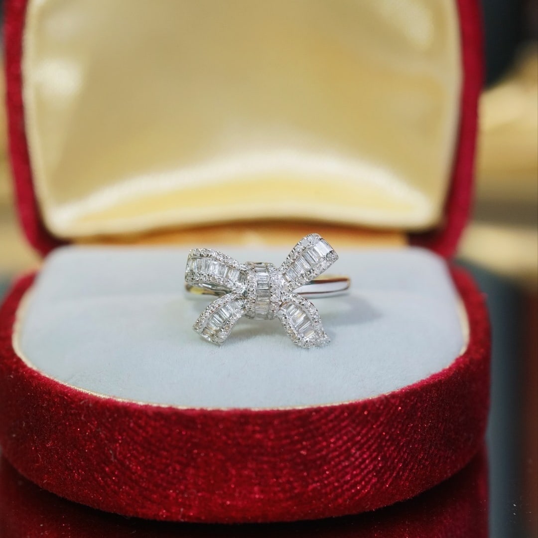 14k Gold 0.50 Ct Natural H Diamond Ring: Ref:231176428gold // content:14k // goldring // size:7. 25usmain // gemstone:diamondshape:multiplecarat // weight:0. 50ct // clarity // grade:vs-sicolor:htreatment:natural Low Estimate: 2400
