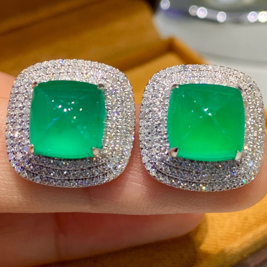 14k Gold 6.5 Ct Natural Emerald & Diamond Earrings - 4