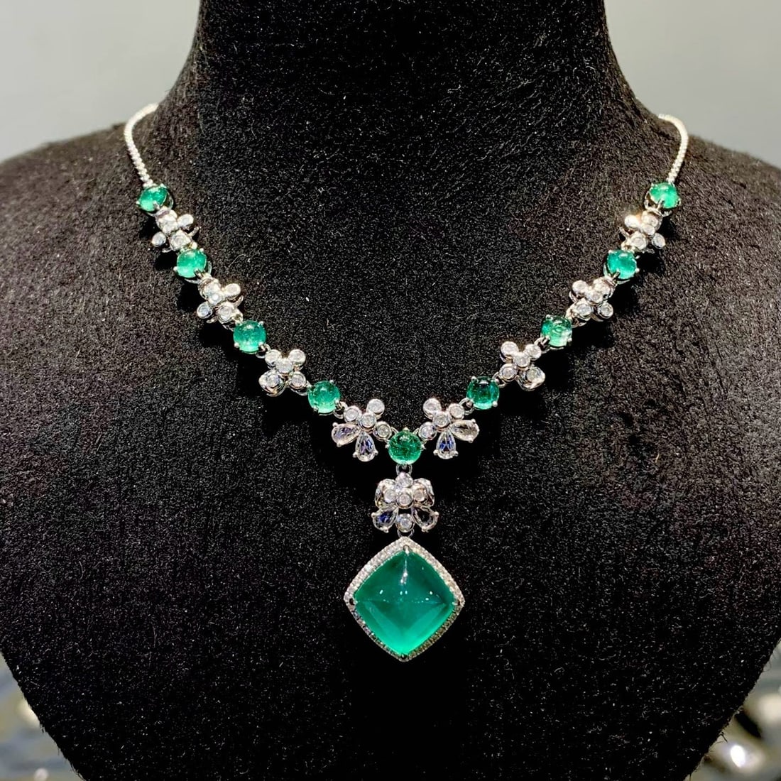 14k Gold 5.02 Ct Natural Emerald & Diamond & Sapphire Necklace: Ref:231176432gold // content:14k // goldmain // gemstone:emeraldshape:sugar-loafcarat // weight:5. 02ct // color:greentreatment:naturaladjacent // gemstone // 2 // : // diamondshape:roundclarity //