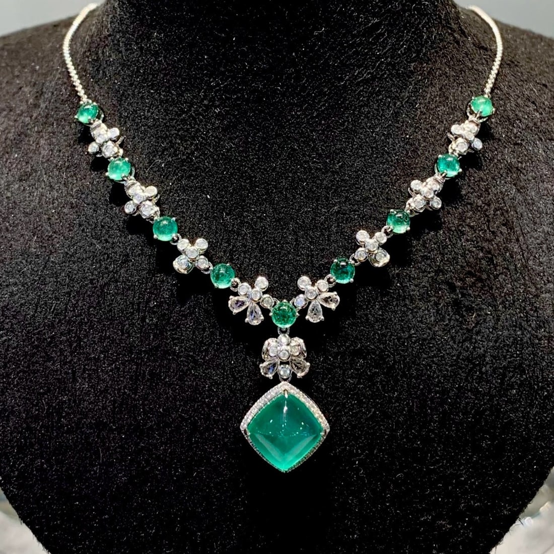 14k Gold 5.02 Ct Natural Emerald & Diamond & Sapphire Necklace - 2